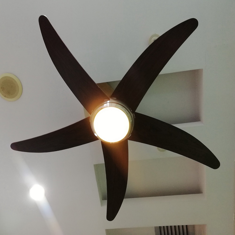 Quạt trần cánh gỗ hiện đại